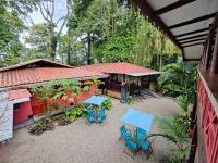 Ocean Breeze Beach Front Apartment with AC - Chambres d’hôtes Puerto Viejo