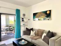 Stylish 1BR Marina Park - Pool & Loggia, centrally located - Bed and Breakfast Lagos