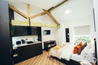 Deluxe City Centre Studios with a Workspace & Fast WiFi - B&B Derby