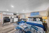 Bay Breeze Bungalow - B&B Englewood