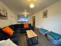 Hawksbill 3 Bed Detached house with private parking - B&B Peterborough
