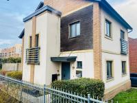 Hawksbill 3 Bed Detached house with private parking - B&B Peterborough
