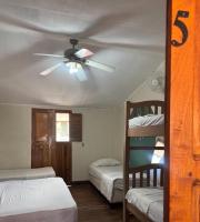 Chambre Familiale avec Salle de Bains Commune