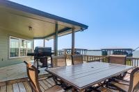 Boat, Fish, Unwind! Lakefront Livingston Getaway - B&B Livingston