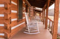 Bearfoot Bungalow- Tiny Cabin Getaway - B&B Sevierville