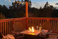 Walk to Private Lake! Family Cabin w/ Large Decks - B&B Show Low
