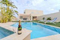 Modern 3BR 3BA with Pool Villa Twin A by Bocobay - B&B Noord