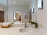 Boutique Cloverdale Loft with Balcony - B&B Montgomery