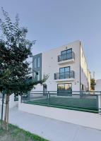 USC Private Suite and Bath Long Term 4 Minutes to USC Fast Wifi and Laundry Included - B&B Los Ángeles