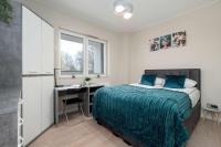 Modern Apartment with Parking and Balcony by Noclegi Renters - B&B Lodz