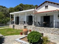 Ninemo Residences Skiathos - Bed and Breakfast Achladiés