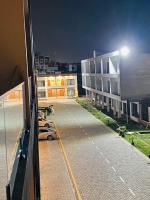 Family Hadaya Apartment - Bed and Breakfast Lahore