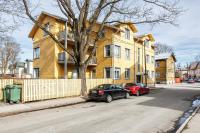 New! 2 BR, free parking, child friendly, most happening area - cafes, markets, museums, old town close by - B&B Tallinn