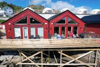 Rorbu in a fantastic location in Stamsund - Bed and Breakfast Festvåg