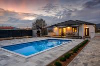 Decimum - Private Luxury Villa with Heated Pool & Spa near Split - B&B Podrug