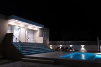 MARRONI RETREAT - Pool - Spa - Gym - B&B Skotína