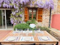 La Maison Rosie, Charme bourguignon, vue château, terrasse - Chambres d'hôtes Étrigny