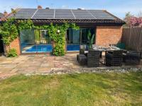 Stunning City Home with Indoor Pool & Cinema Room - B&B Cambridge