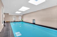 Villa Stavanger 5 bedrooms 5 bathrooms and large swimming pool - B&B Stavanger