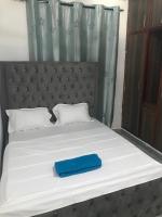 Liliness suits - B&B Malindi