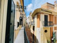 Palazzo Aglione in the historic center - B&B Spoltore