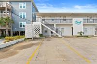 Gulf-Front Surf Club Condo 2BR, Spacious Balcony, Peaceful East End Beach Access - B&B Panama City Beach
