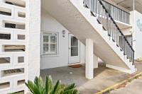 Gulf-Front Surf Club Condo 2BR, Spacious Balcony, Peaceful East End Beach Access - Chambres d'hôtes Panama City Beach