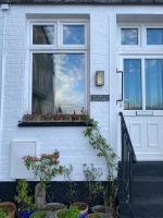 Central waterfront cottage on quiet quay with two ensuites - B&B Falmouth