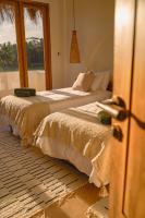 Green Waves Villa - Bed and Breakfast Batukaras