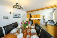 Dog-Friendly 5-Bedroom Retreat with Hot Tub - Pass the Keys - B&B Shrewsbury