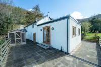 Dog-Friendly 5-Bedroom Retreat with Hot Tub - Pass the Keys - Chambres d'hôtes Shrewsbury