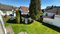10 min von Legoland entfernter Familienhaus, Sonnige Familienfreundliche, große 100m2, 3 Zimmerwohnung, Whirlpool im Garten, NETFLIX, WLAN, fürs erste Frühstück gefüllter Kühlschrank, wunderschöner Balkon, privater Parkplatz My Luxury Apartments - Ferienwohnung Günzburg