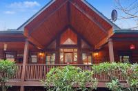Vintage Luxury Mountain Cabin, Creekside, King Bed, Spa, Fire Pit, Game Room, DogsOk - B&B Hiawassee