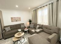 Entire House Near the Falls Cozy 3-Bedroom & 3-Free Parking - Chambres d'hôtes Chutes Niagara