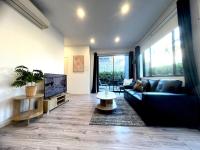 Cannon Hill 2BR Retreat with Patio & Parking - B&B Brisbane