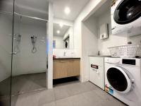 Cannon Hill 2BR Retreat with Patio & Parking - B&B Brisbane