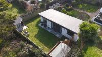 Villa Maria Southbourne - 2 Mins to Beach - Coastal - Dog-Friendly - Modern Luxury - Large Private Garden - Private Access - Parking - Chambres d'hôtes Southbourne
