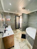 Camera Matrimoniale/Doppia con Letti Singoli con Bagno Privato