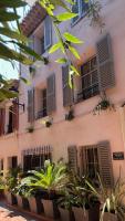 Les Petits Volets Appartements - Bed and Breakfast Antibes
