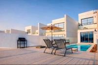 Azure Escape - Swimming Pool with Sea and Mountain view - Al Dana Island Fujairah - Chambres d'hôtes Fujairah