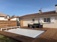 Chambre avec douche-WC, terrasse privative et piscine partagée - B&B Saint-Vincent-de-Tyrosse