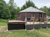 Moonship Yurt - B&B West Rutland