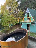 Glamping Amanita - Chalé com ofurô e cachoeira, pet friendly, Starlink - B&B Campos do Jordão