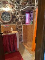 Το καλύβι με τα κόκκινα παράθυρα - B&B Áno Kalívia