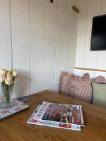 New! Shepherd Hut at Goodwood! - B&B Westhampnett