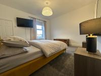 Lovely 2 BR House - Fast Wi-Fi, Private Garden - B&B Grimsby