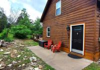 Secluded Farm House at Wisteria - Ferienwohnung Eureka Springs