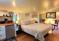 Secluded Farm House at Wisteria - Ferienwohnung Eureka Springs