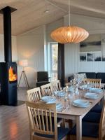 Affordable Luxury Sauna Chalet - River Views - B&B Reino de Voss