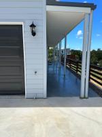 Elevated Woombye Retreat Views, Privacy & Style! - Bed and Breakfast Wyampa